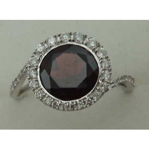 10 Karat White Gold Diamond Ring With Round Garnet Stone