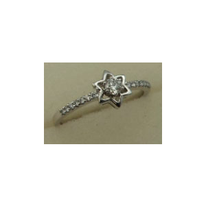 18 Karat 18 Karat White Gold with 0.16 Carat Diamond Ladies Star Ring  