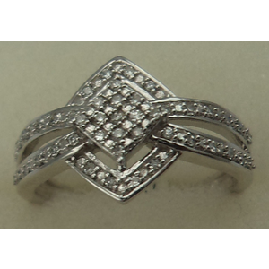 18 Karat White Gold with 0.15 Carat Diamond Ladies Fancy Ring