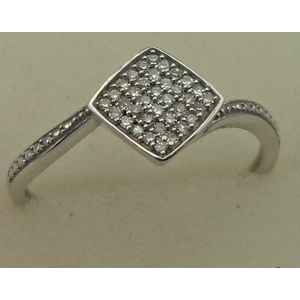 18 Karat White Gold with 0.10 Carat Diamond Kite Shaped Shoulder Ring