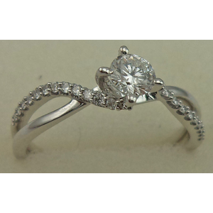 18 Karat White Gold with 0.46 Carat Diamond Solitaire Twisted Ring