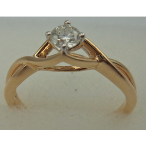 9 Karat Yellow Gold with 0.21 Carat Diamond Twisted and Cross Over Solitaire Ring 