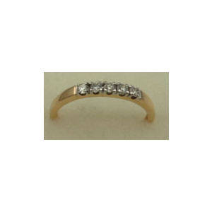 9 Karat  Yellow Gold with 0.25 Carat Diamond 5 Stone Band