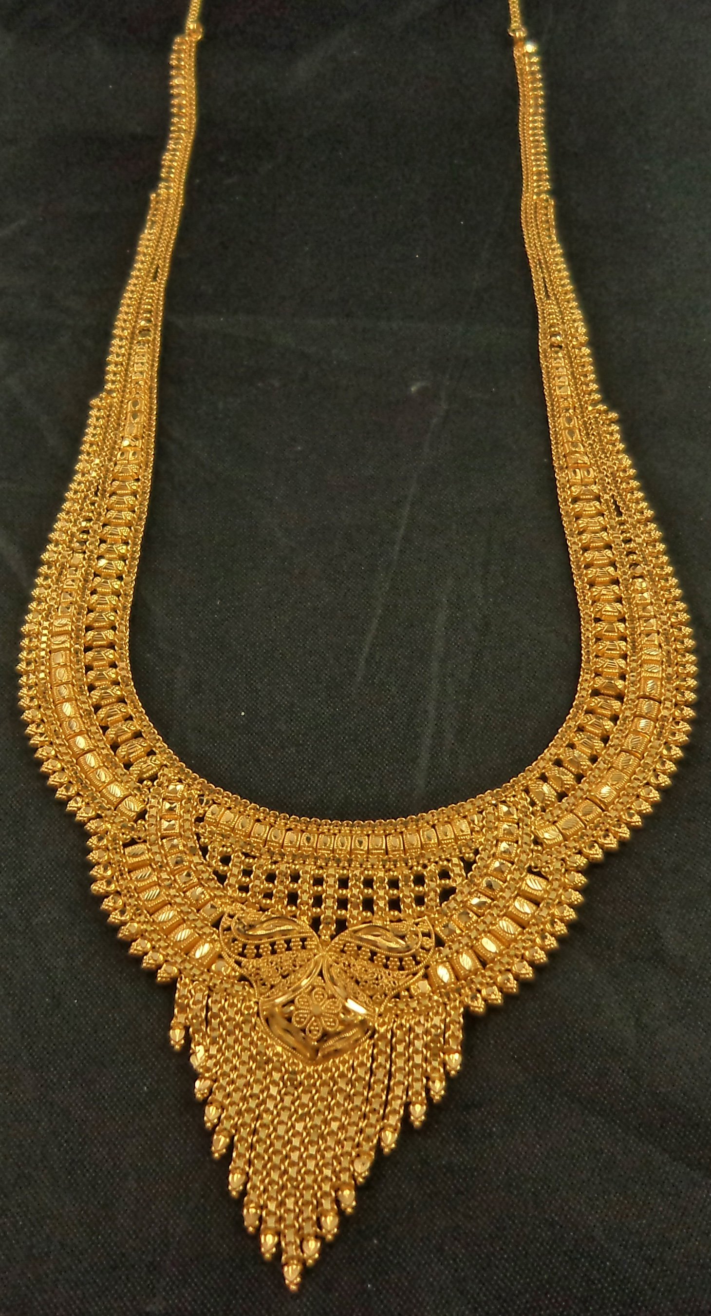 22 Karat Gold Filigree U Shaped Long Broad Haar 22 Gold