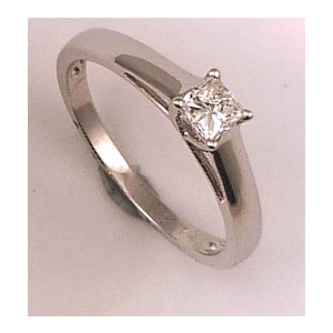 10 Karat White Gold with 0.33 Carat Diamond Princess Cut Solitaire Ring