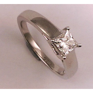 18 Karat White Gold with 0.75 Carat Diamond Princess Cut Solitaire Ring