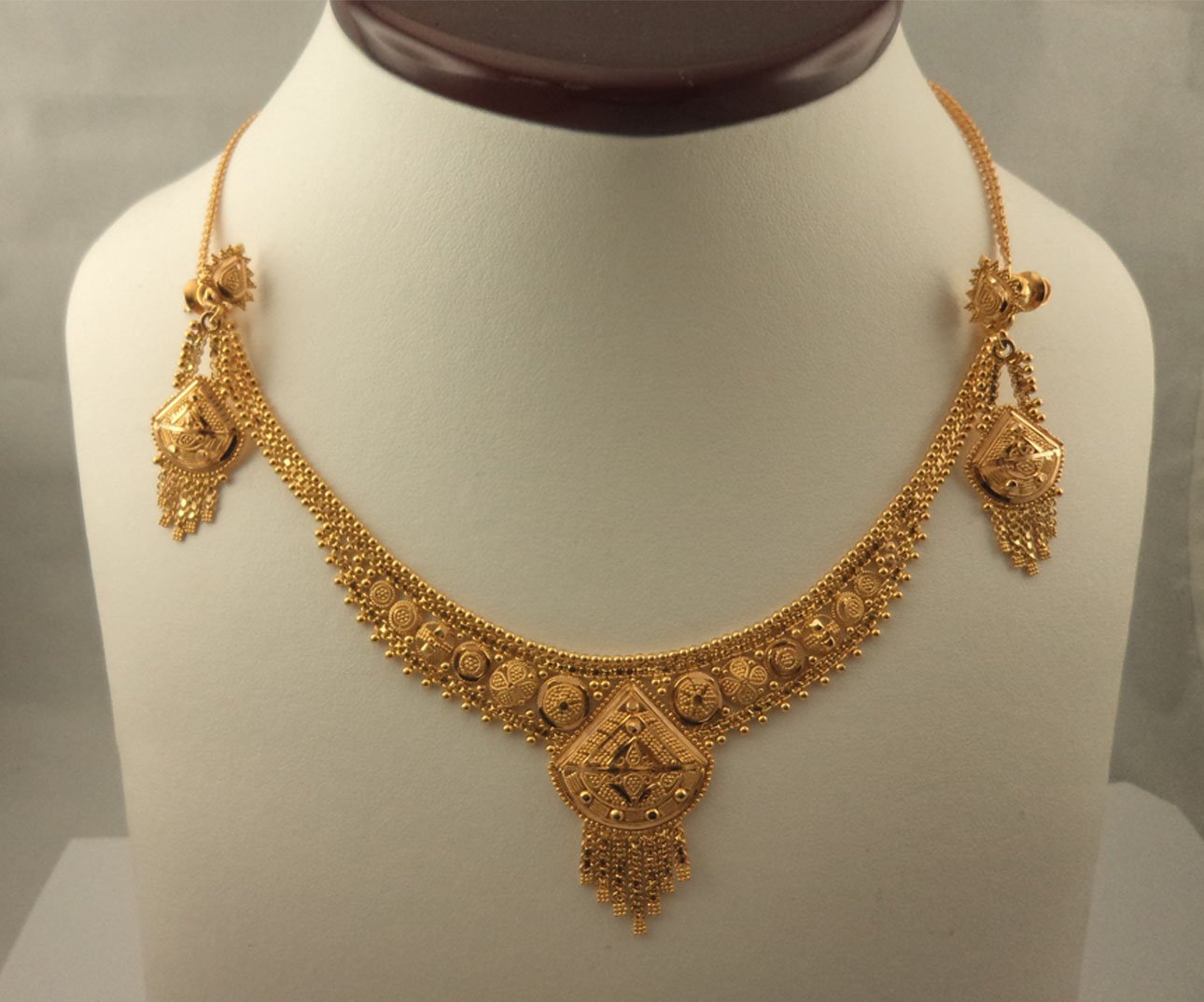 22 Karat Gold Necklace with Earring 22 Gold JewelleryNecklaces