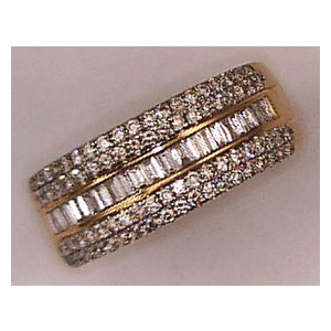 9 Karat Yellow Gold with 0.953 Carat Diamond 3 Row Pave Band with Middle Row Baguette Cut 