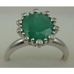 10 Karat White Gold Daimond Ring With Emerald  Stone